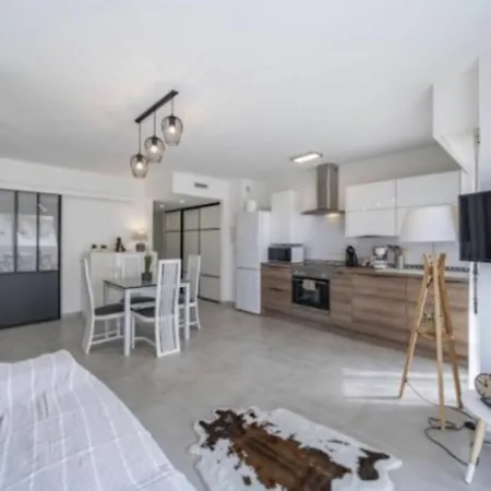 Magnifique Studio Au Pied Des Plages Cannes Exterior photo